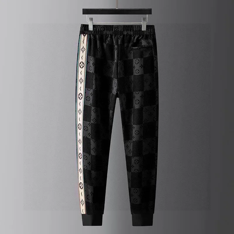 🅿️500 [LV Louis Vuitton] hot-selling suit is coming. Focus on the original version of the official website. 2025 new hot-selling cardigan and sweatshirt suit. The original order is the best. 🇭🇰The meticulous work of top designers. It has a fitting and perfect upper body effect. All-natural high-quality Tencel Roman cotton 100%, close-fitting comfort, noble and elegant! Original hardware embodies elegance and nobility! Counter size: M-4XL (up to 190 pounds)